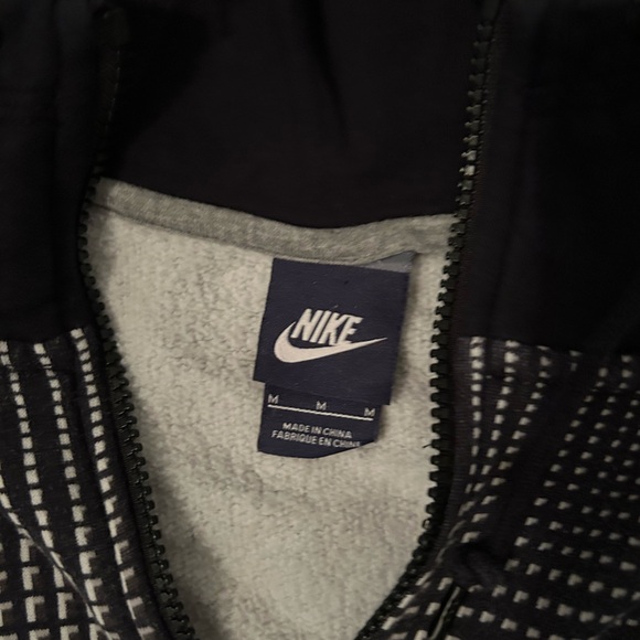 Nike black and white zip up sweatshirt size medium - Picture 4 of 4